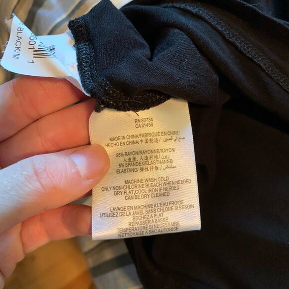 NWOT BCBGMAXAZRIA black top 3/4 sleeve top. - Picture 5 of 9